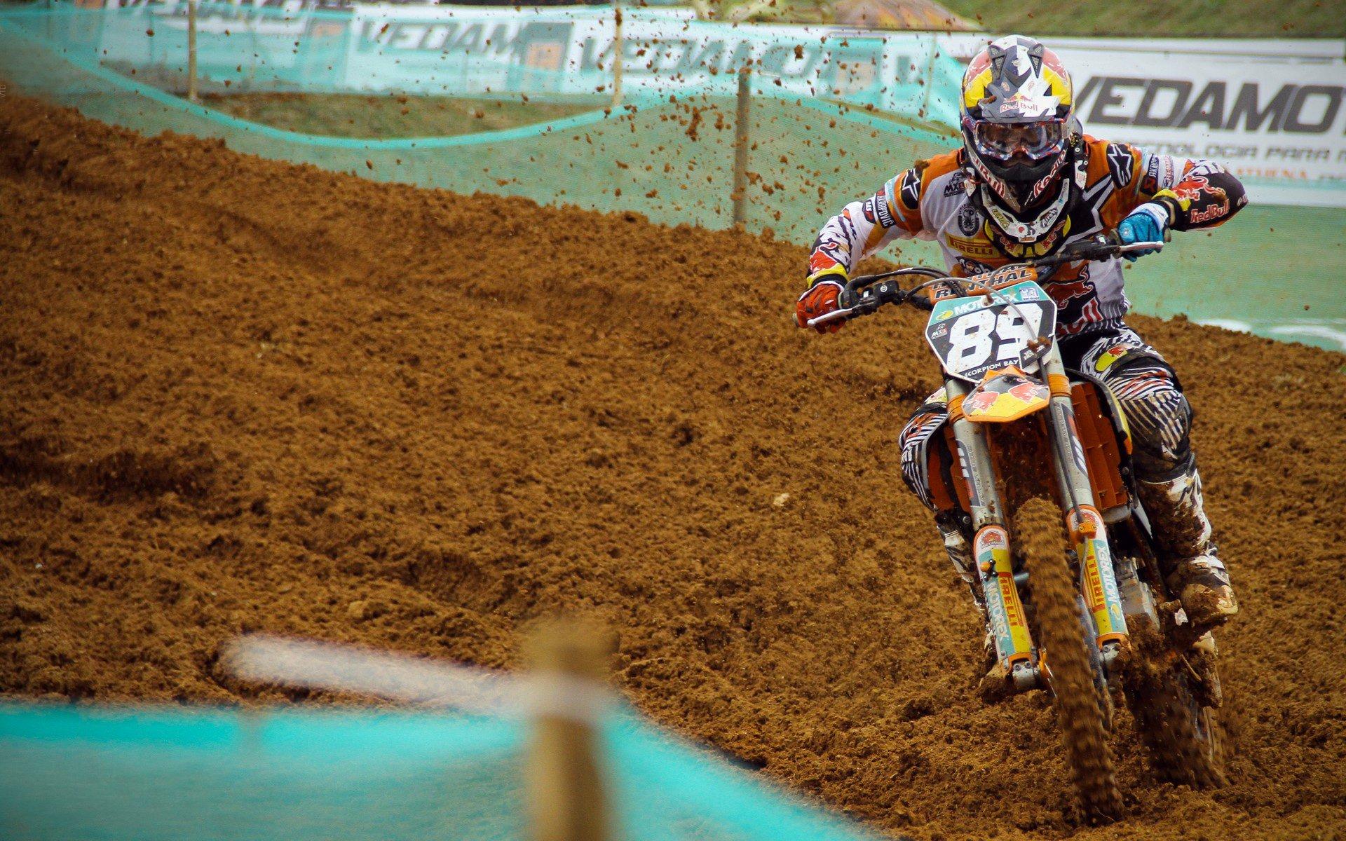 姆巴佩帽子戏法助巴黎圣日耳曼大胜里昂，法甲争冠悬念再起